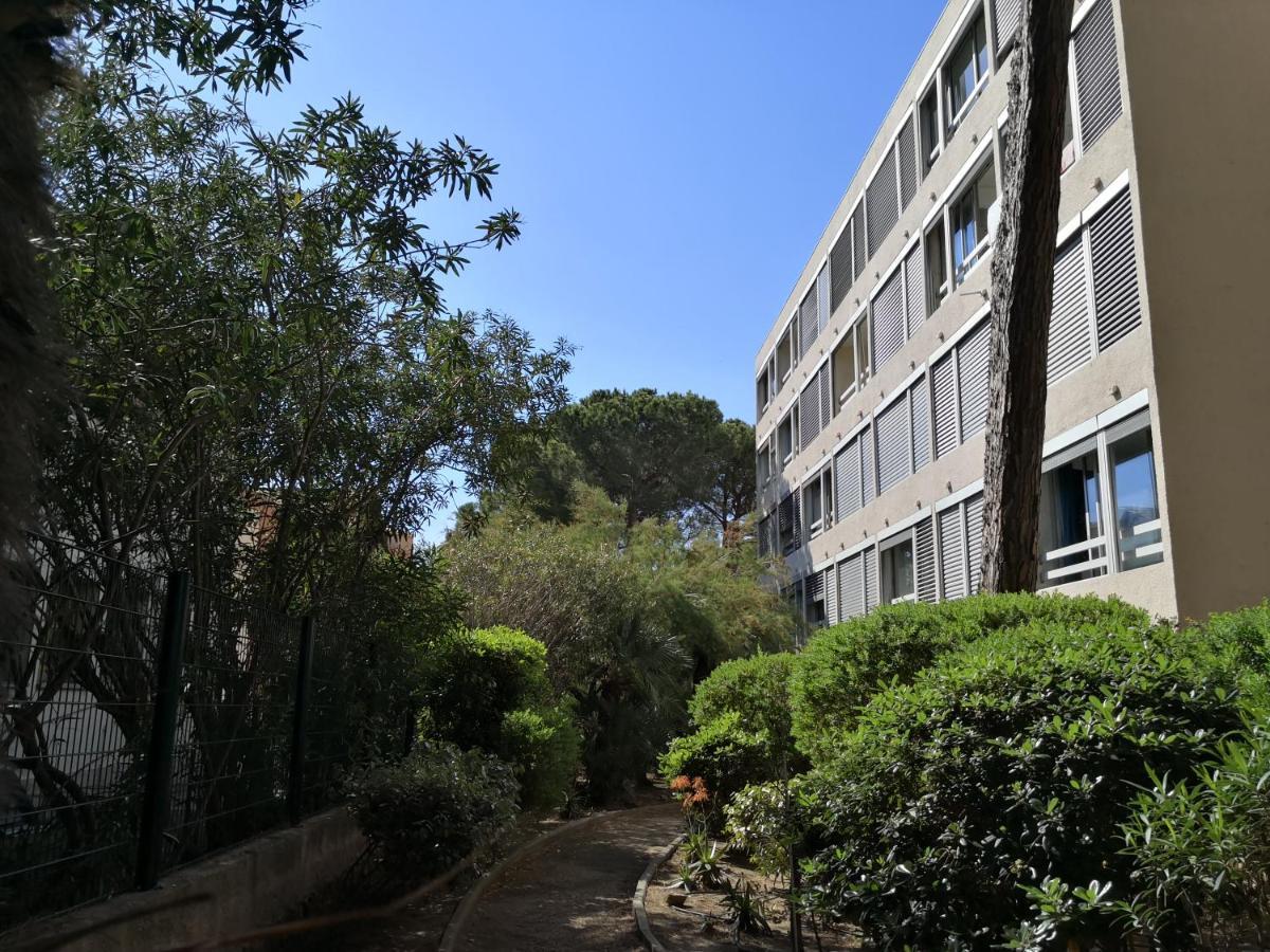 Studio A Hyeres Port - Proche De Toutes Commodites Exterior photo
